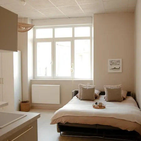 Meuble L'ecrin Dore Avec Netflix Homecourt