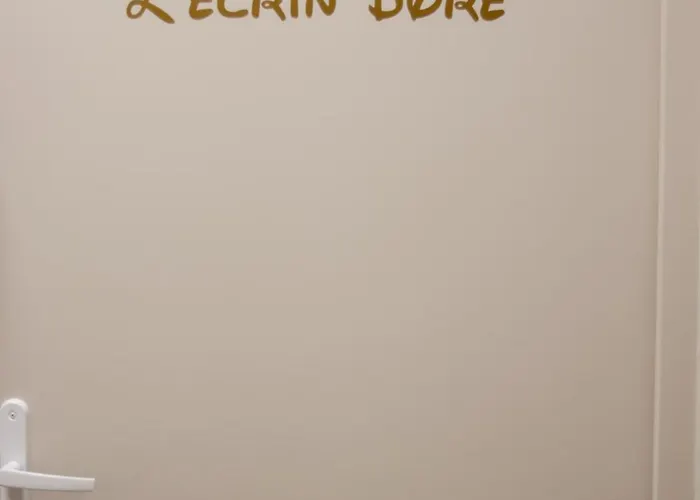 Meuble L'ecrin Dore Avec Netflix Апартаменты Homecourt