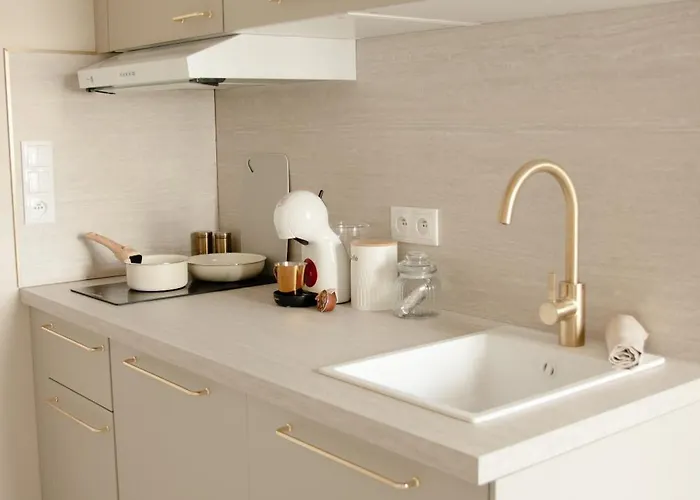 Meuble L'ecrin Dore Avec Netflix Homecourt